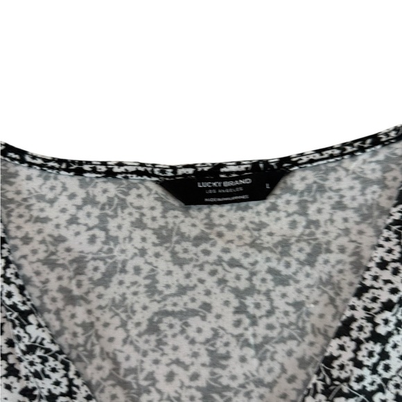 Lucky Brand Floral Front Twist Top Size L - Picture 11 of 17